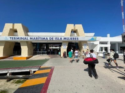 Amenazan escoltas de ex alcalde de Isla Mujeres a personal de naviera