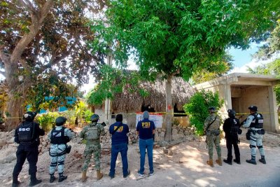 Aseguran autoridades estupefacientes, tras cumplimentar órdenes de cateo en José María Morelos; hay 4 detenidos por narcomenudeo