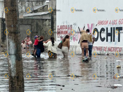 Como ya es una costumbre los alrededores del antiguo hospital se convierte en un verdadero oasis, pero de basura y el agua hace su chamba.