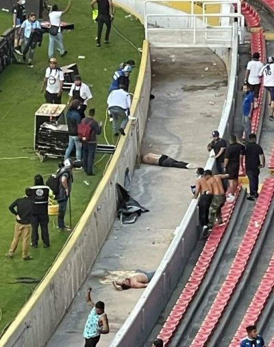 VIDEO | El estadio Corregidora se baña en sangre, al igual que el futbol de México.