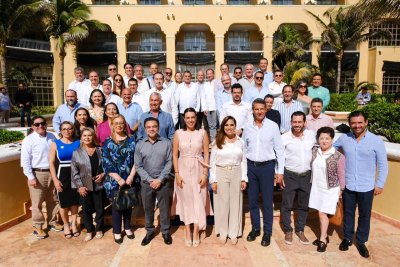 En el marco del Cancún Travel Mart, Mara Lezama y Josefina Rodríguez coordinan acciones estratégicas con empresarios y hoteleros