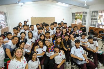 Entrega Mara Lezama domo nuevo a 950 estudiantes de la técnica 20 “Rafael Ramírez Castañeda”, de Cancún