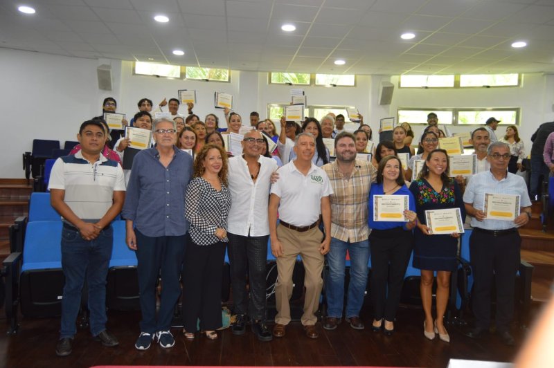 Escuela de Negocios impulsa a 120 emprendedores y fortalece el tejido social en Playa del Carmen