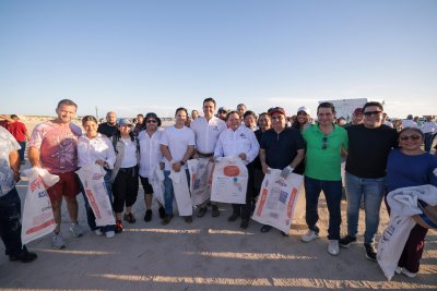 Gobernador Joaquín Díaz Mena encabeza limpieza de playas de Yucatán