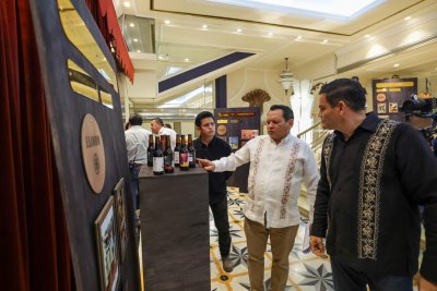 Gobernador Joaquín Díaz Mena reafirma apoyo a emprendedoras y emprendedores