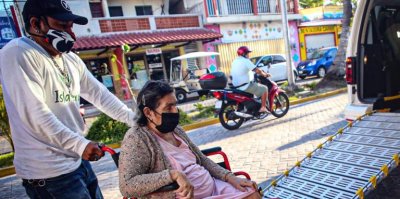 Movilizan a adultos mayores para la aplicación de vacuna covid en Isla Mujeres
