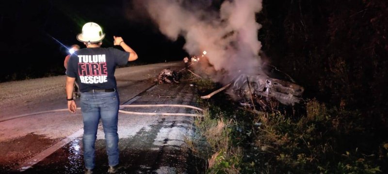 Muere persona calcinada tras chocar en Tulum