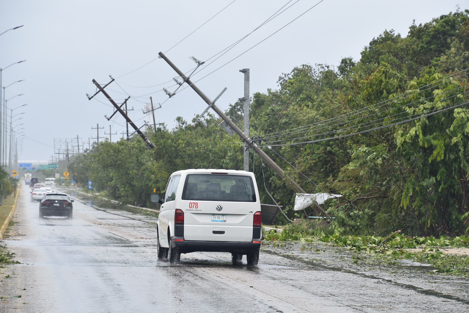 Paso del huracán Grace deja daños materiales y tecnológicos en Tulum