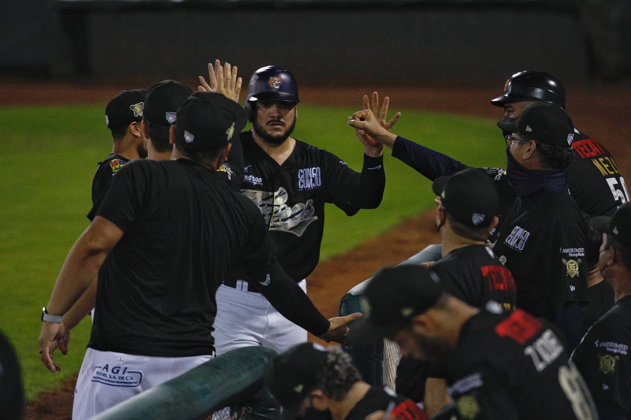Pericos se adelanta en la serie