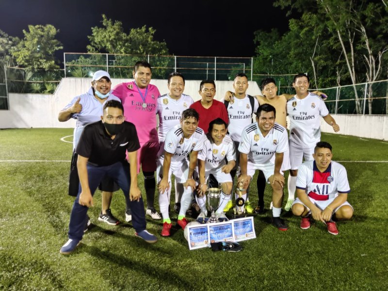 SE CORONAN LOS COCHOS EN EL TORNEO DE FÚTBOL RAPIDO RIVERA MAYA.