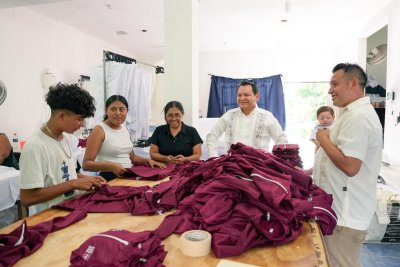 Tekit viste de orgullo a Yucatán con uniformes de “Bienestar en tu Escuela”