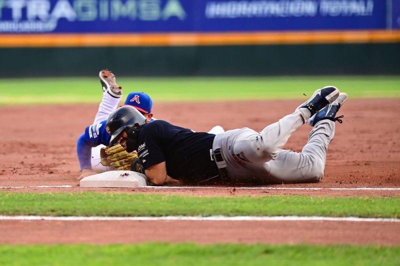 Tigres Funde a Acereros