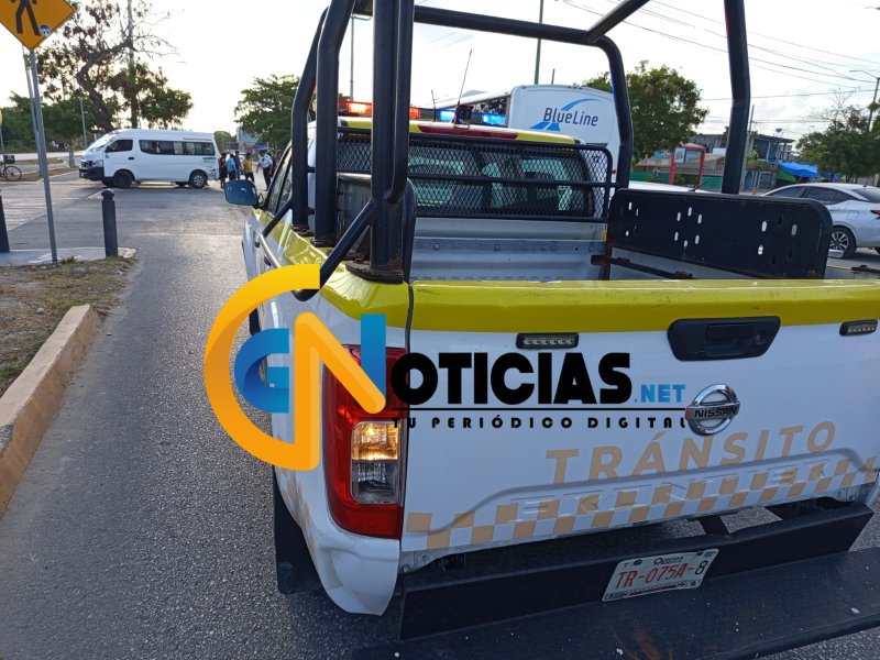 Un accidente entre una motocicleta y una combi se registró esta mañana en la Región 238