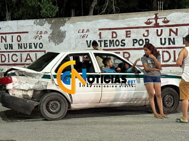 Un motoneto destruye su caballito de acero al estamparse contra un taxi en la región 248