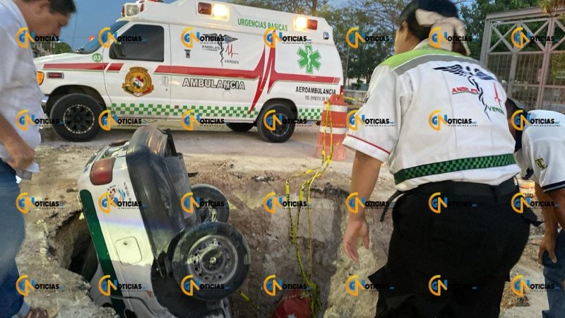 Un taxista terminó su viaje con un buen susto al enviar su vehículo en una gran zanja