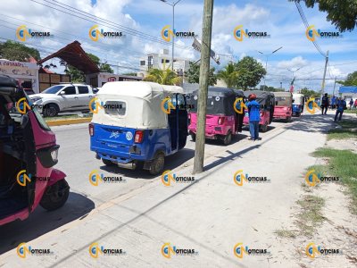 Unos 80 operadoras de Mototaxista del sindicato IslaCun impidieron que oficiales de Tránsito de Isla Mujeres le quitarán su unidad a uno de sus compañeros